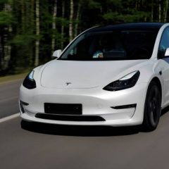 Comment éteindre une Tesla Model 3 ?